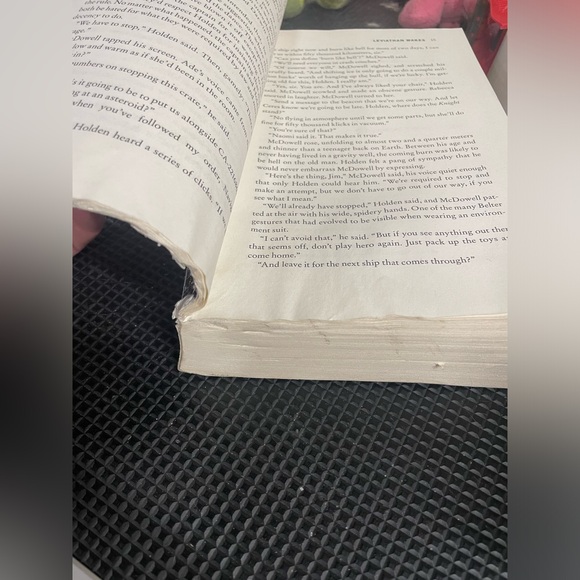 Leviathan Wakes Paperback by James S.A. Corey , The Expanse - Picture 5 of 6